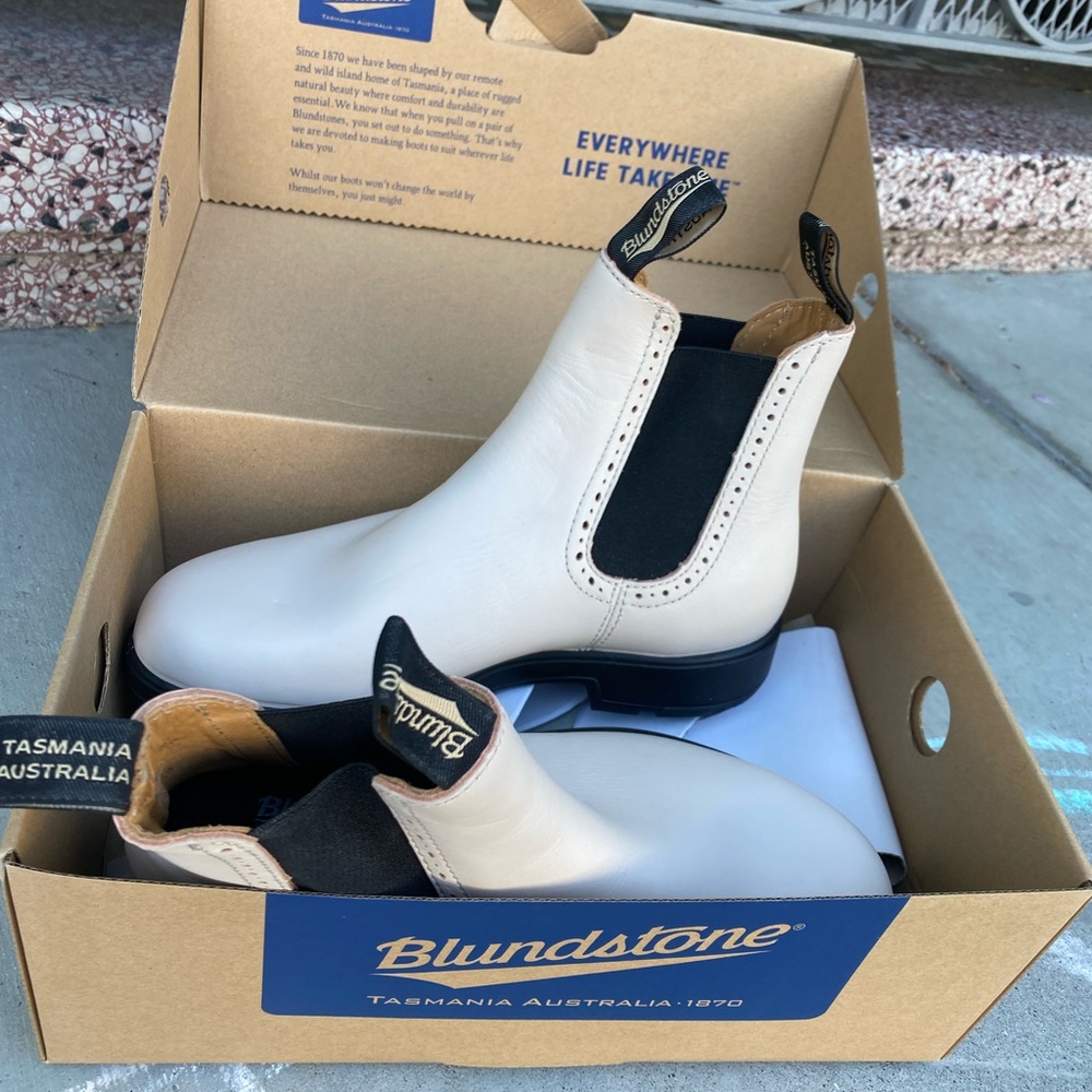 Blundstone Boots - white